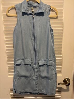 Sleeveless Size Small Light Blue Midi Dress with Front Zip